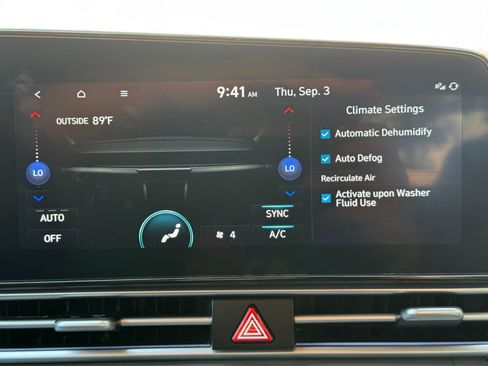 Used 2024 Hyundai Elantra Blue FWD image 25
