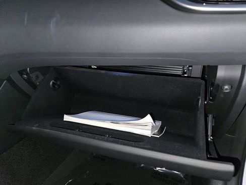 Used 2025 Genesis G70 2.5T image 20