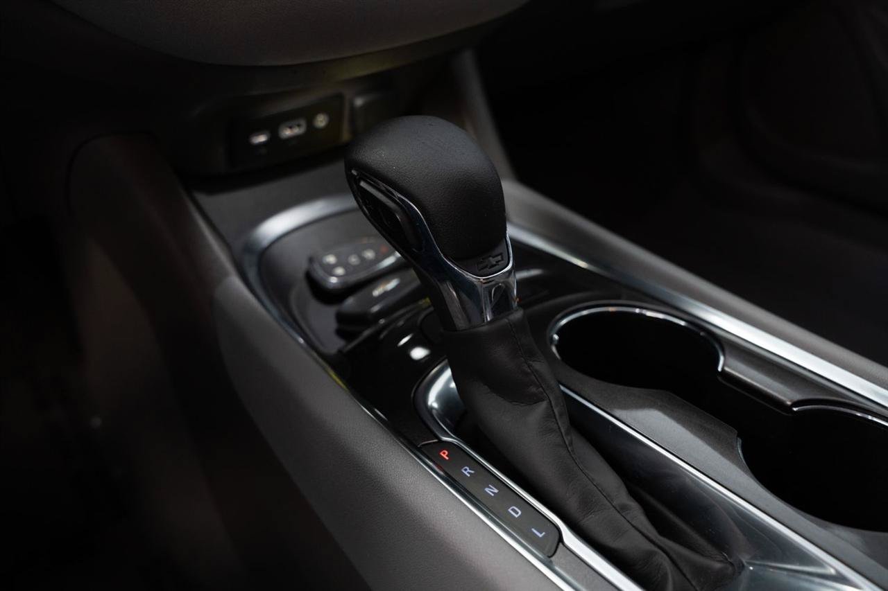 Used 2021 Chevrolet Malibu LT FWD image 21