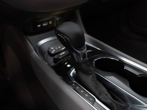 Used 2021 Chevrolet Malibu LT FWD image 21