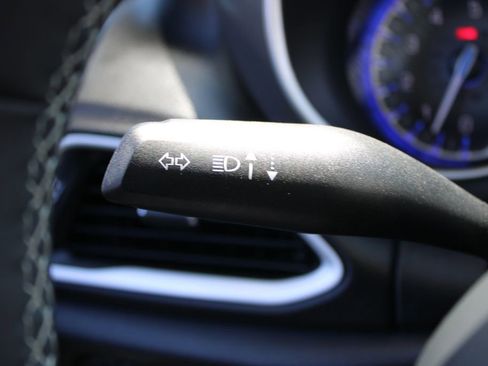 Used 2025 Chrysler Pacifica Select FWD image 38