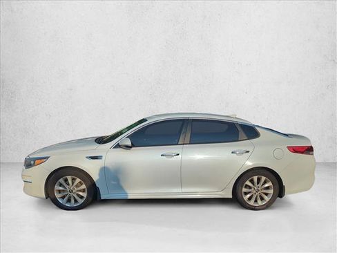 Used 2018 Kia Optima LX w/ 17" Alloy Wheels Package FWD image 4