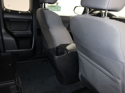 Used 2022 Toyota Tacoma SR image 29