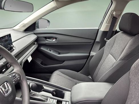 Used 2023 Honda Accord EX image 13