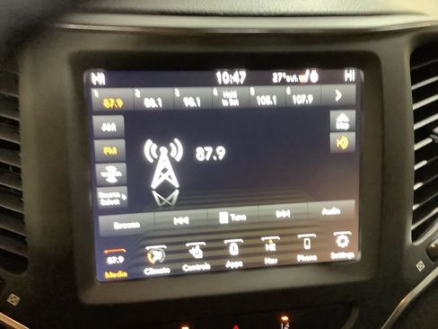 Used 2023 Jeep Cherokee Altitude Lux image 34