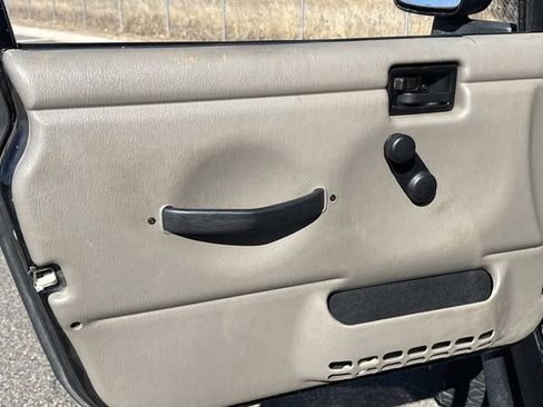 Used 2003 Jeep Wrangler Sahara image 20