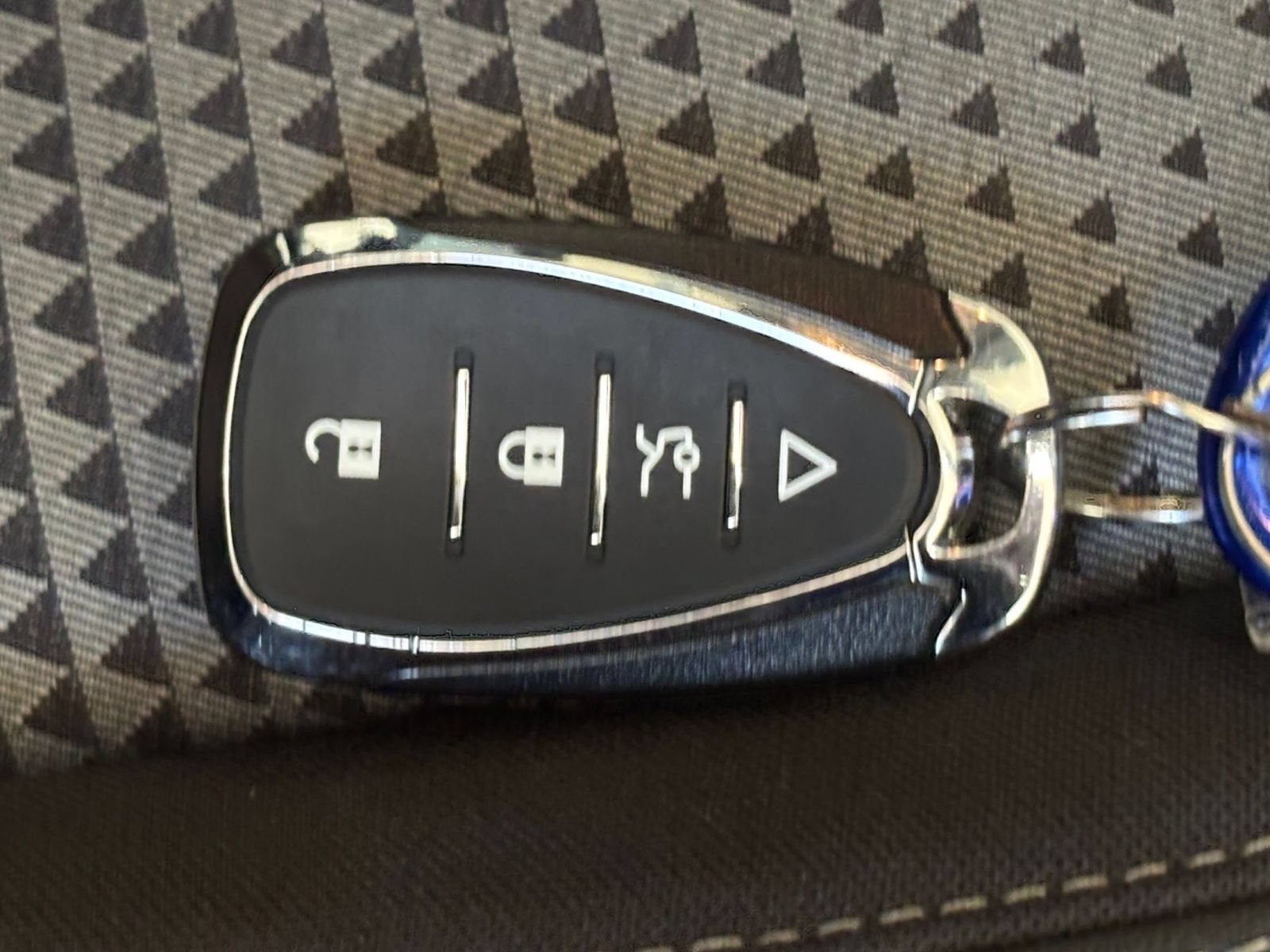Used 2025 Chevrolet Trax LT FWD image 20