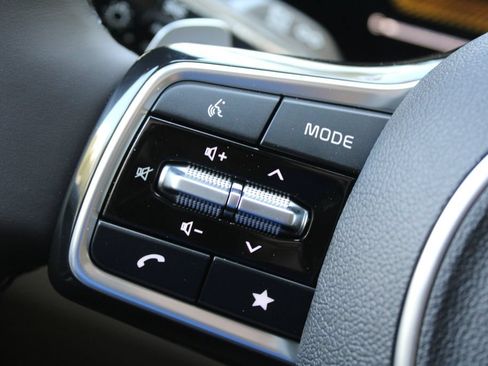 New 2026 Kia Carnival EX FWD image 30