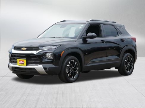 Used 2023 Chevrolet TrailBlazer LT w/ Convenience Package AWD/4WD image 3