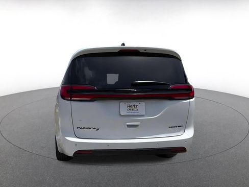 Used 2025 Chrysler Pacifica Limited FWD image 12
