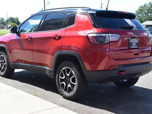 Used 2025 Jeep Compass Trailhawk AWD/4WD image 13