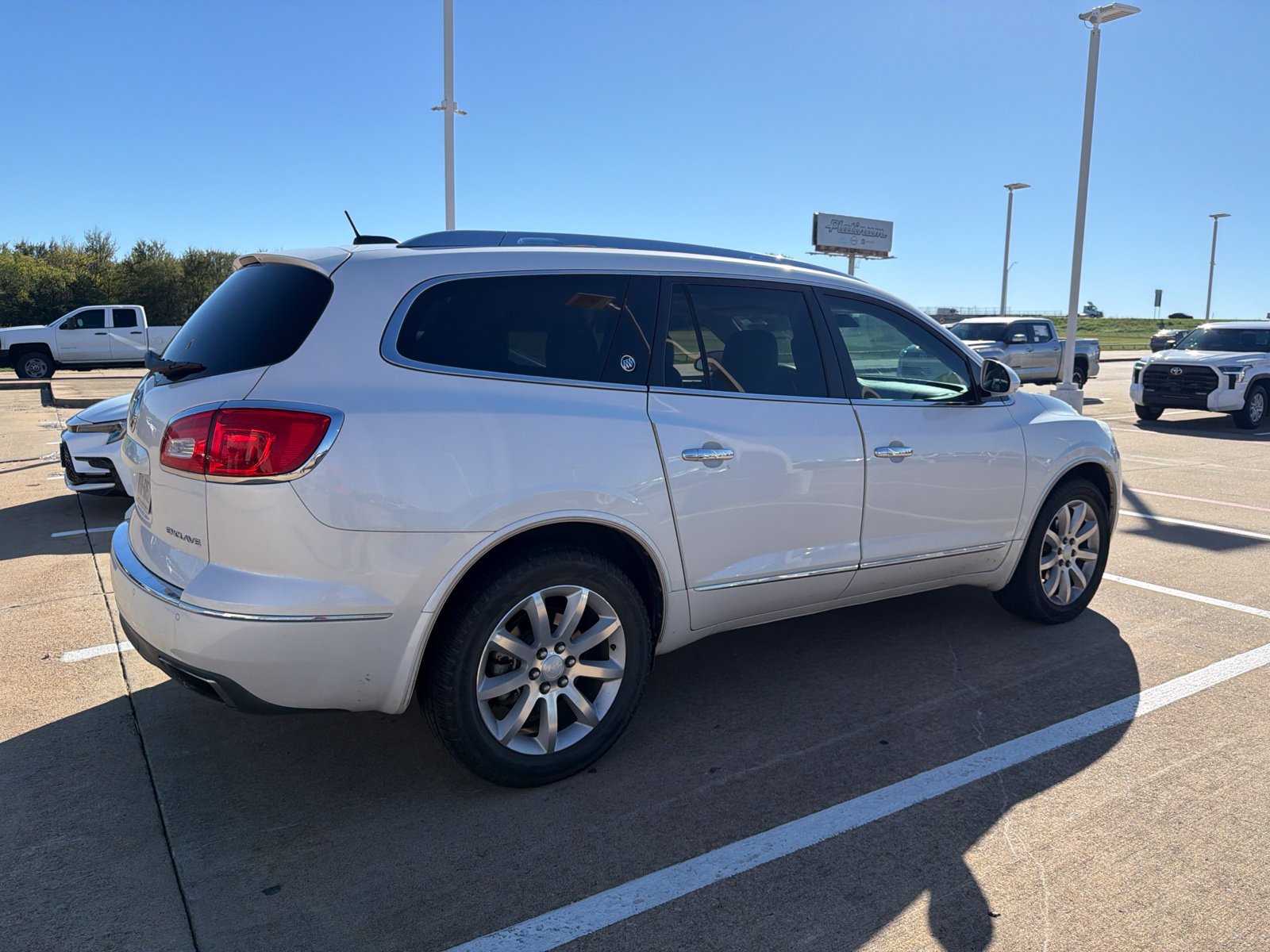 Used 2017 Buick Enclave Premium w/ Experience Buick Package FWD image 4
