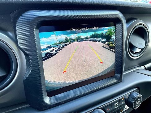Used 2023 Jeep Wrangler Unlimited w/ Cold Weather Group AWD/4WD image 19