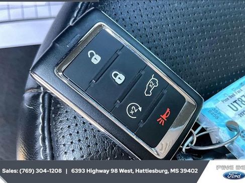 Used 2023 Jeep Grand Cherokee Overland image 9