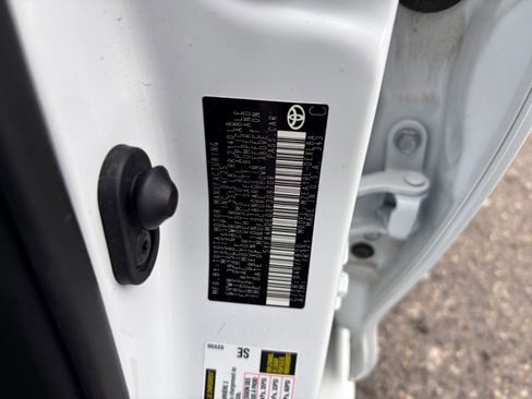 Used 2025 Toyota Corolla LE image 28