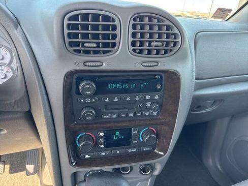 Used 2004 Buick Rainier CXL w/ Convenience Package AWD/4WD image 9