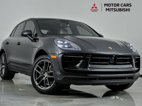 Used 2026 Porsche Macan AWD/4WD image 1