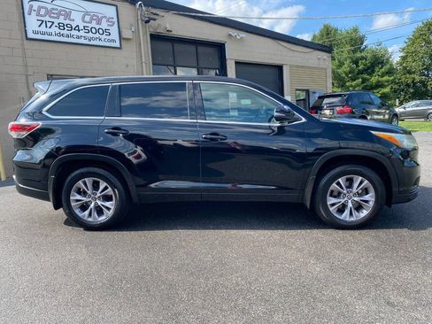 Used 2016 Toyota Highlander Plus AWD/4WD image 2