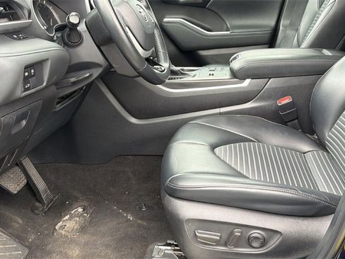 Used 2023 Toyota Highlander XSE image 9