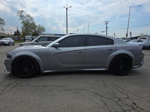 Used 2018 Dodge Charger R/T RWD image 3