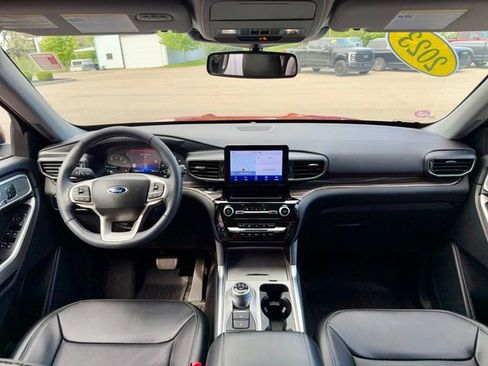 Used 2023 Ford Explorer Limited w/ Equipment Group 301A AWD/4WD image 15