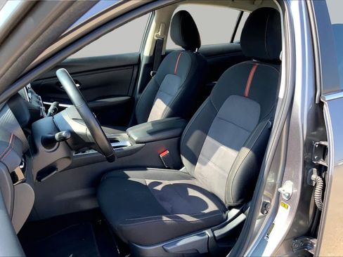 Used 2025 Nissan Sentra SR FWD image 8