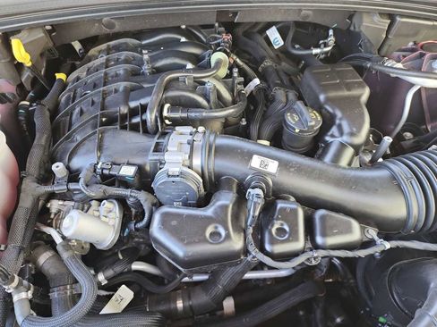 Used 2025 Jeep Grand Cherokee Altitude AWD/4WD image 13