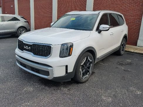 Used 2024 Kia Telluride EX w/ EX Captain's Chair Package AWD/4WD image 10