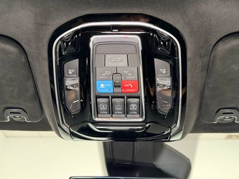 Used 2025 Jeep Grand Wagoneer Series III w/ Rear-Seat Entertainment Group AWD/4WD image 14