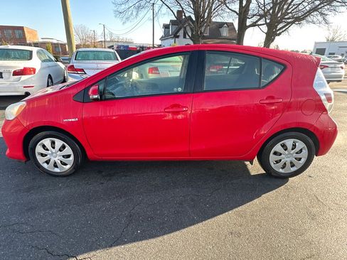 Used 2013 Toyota Prius C image 2