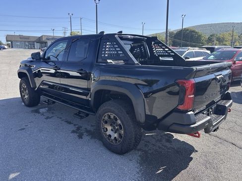 Used 2025 Toyota Tacoma Trailhunter image 4