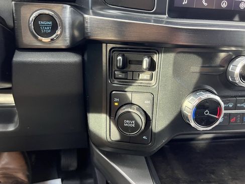 Used 2023 Ford F350 Lariat w/ Chrome Package image 28