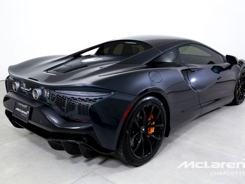 Used 2023 McLaren Artura image 9