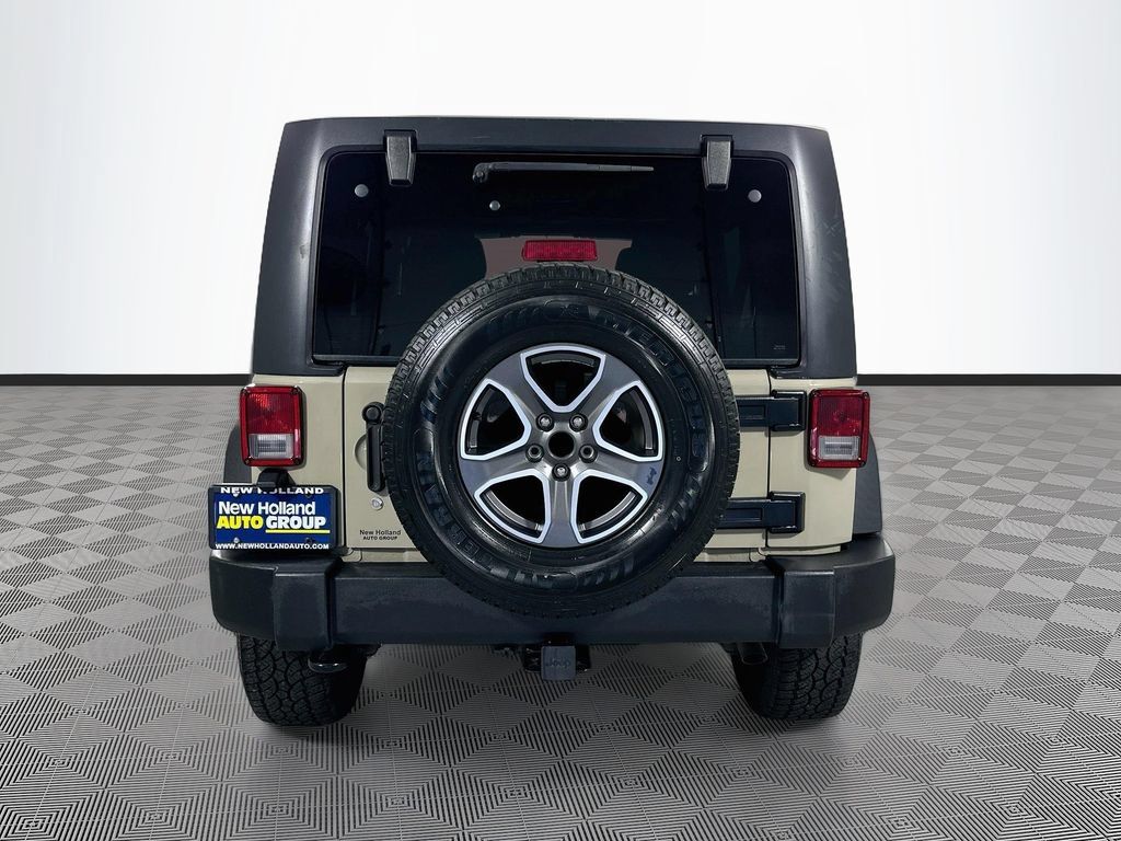 Used 2017 Jeep Wrangler Unlimited Rubicon w/ Connectivity Group AWD/4WD image 6