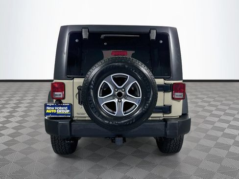 Used 2017 Jeep Wrangler Unlimited Rubicon w/ Connectivity Group AWD/4WD image 6