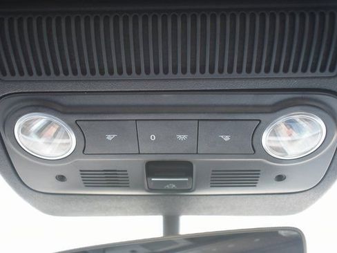 Used 2018 Volkswagen Beetle 2.0T Coast image 29