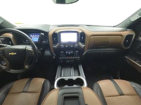 Used 2021 Chevrolet Silverado 1500 High Country w/ Technology Package image 32