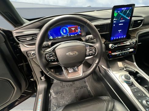 Certified 2022 Ford Explorer Platinum w/ Equipment Group 601A image 15