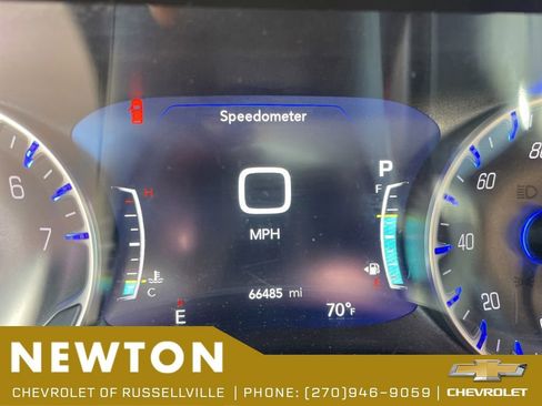 Used 2023 Chrysler Pacifica Touring-L FWD image 7