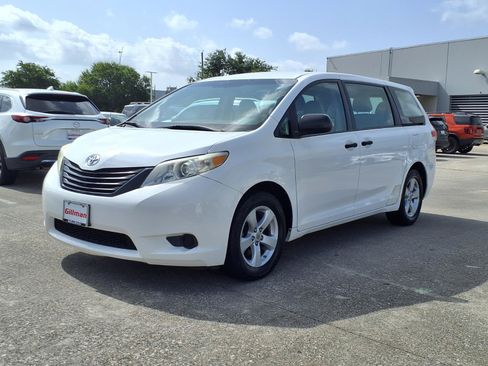 Used 2012 Toyota Sienna FWD image 21