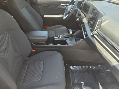 Used 2023 Kia Sportage LX AWD/4WD image 14