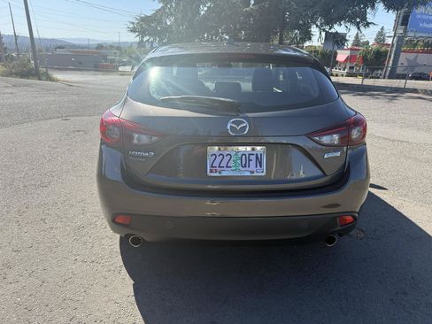 Used 2016 MAZDA MAZDA3 i Touring w/ Popular Equipment Package FWD image 4