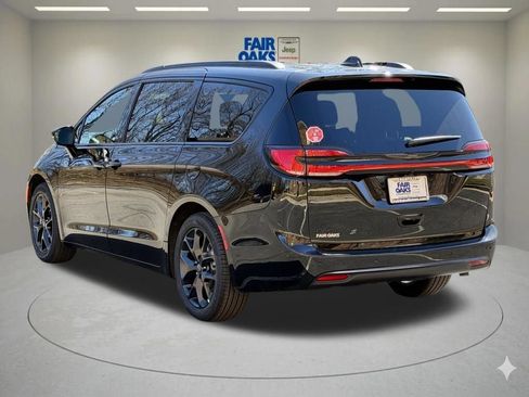New 2026 Chrysler Pacifica Select w/ S Appearance Package FWD image 9