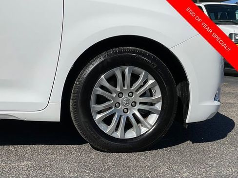 Used 2011 Toyota Sienna XLE image 9