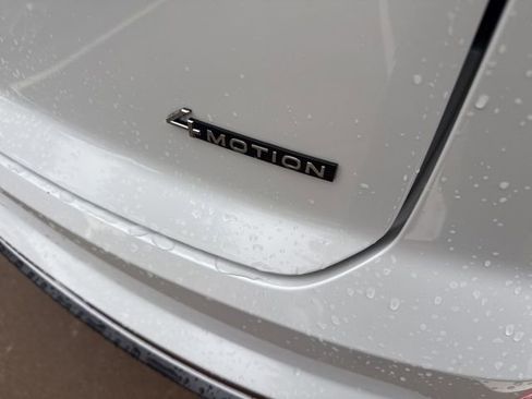 Used 2025 Volkswagen Atlas Cross Sport SEL Premium R-Line image 4