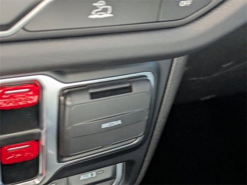 Used 2024 Jeep Gladiator Rubicon w/ Technology Group image 23