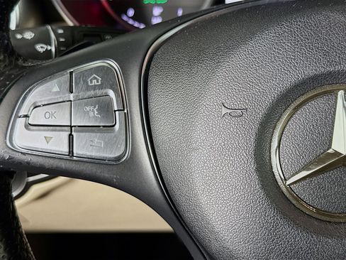 Used 2018 Mercedes-Benz GLC 300 4MATIC w/ Premium Package image 13