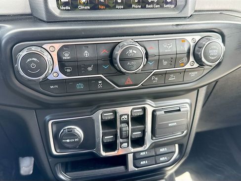 Used 2021 Jeep Wrangler Unlimited Sahara image 17