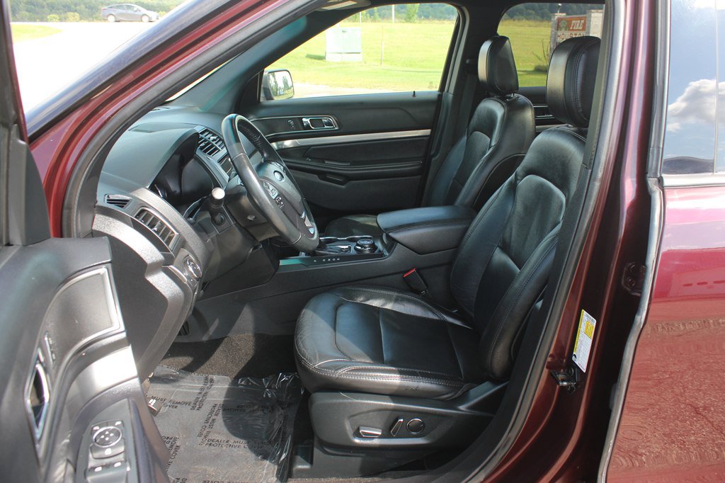 Used 2018 Ford Explorer XLT w/ Equipment Group 202A AWD/4WD image 28