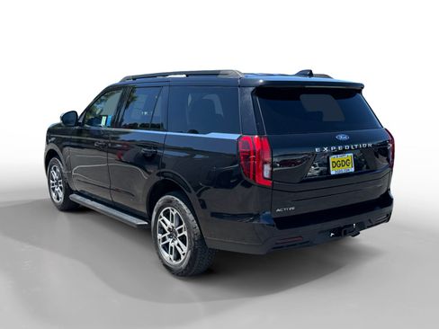 Certified 2025 Ford Expedition Active AWD/4WD image 3